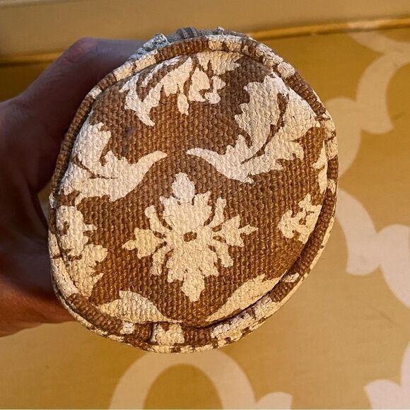 Toss Designs NWT Jute Barrel Cosmetic Bag White Damask, 8” X 4.5” - Picture 4 of 10